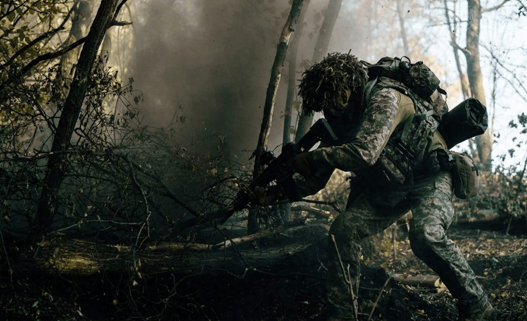 泽连斯基编不下去了，乌军报告前线噩耗，十几万俄军打响围剿大战