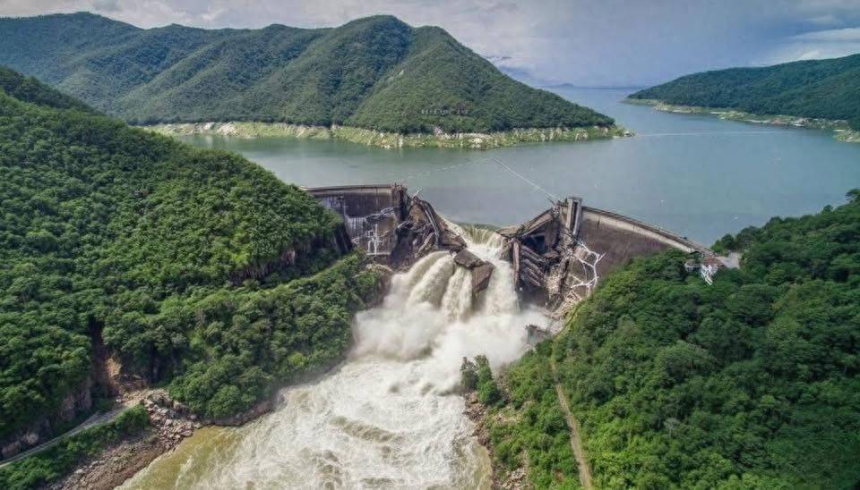 前线败报传回柬埔寨，中械火箭炮互轰，洪森父子或鱼死网破，03式远火瞄准泰国大坝？