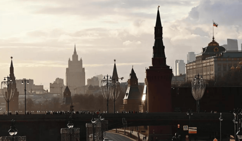 乌克兰松口不加入北约了,泽连斯基立场彻底反转,基辅同时给美俄划红线!