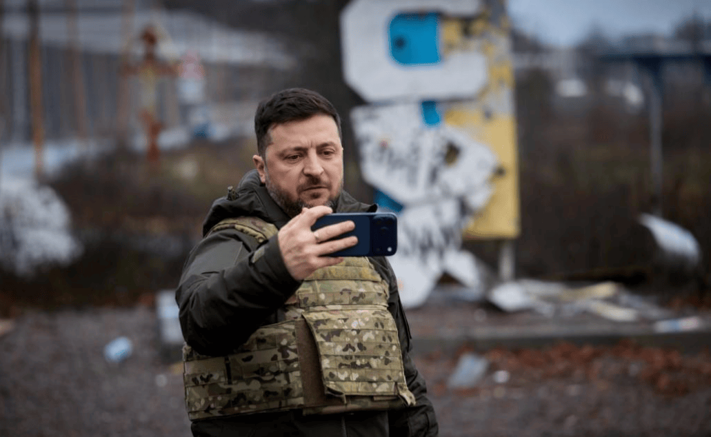 乌克兰松口不加入北约了,泽连斯基立场彻底反转,基辅同时给美俄划红线!