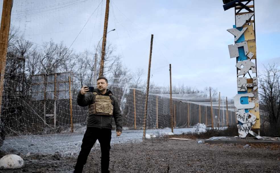 格拉西莫夫谎报军情?报捷占领库皮扬斯克,泽连斯基突然现身打脸