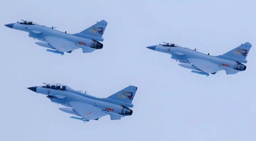 这才是我国空军最急缺的战机,需大量生产装备部队,不是歼20战机