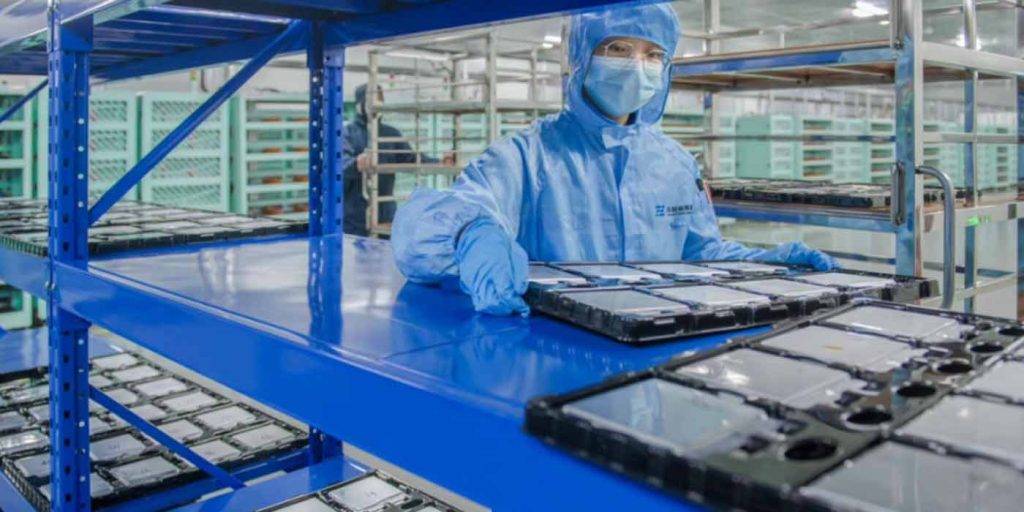 顺差一万亿打翻西方醋坛子,法学者:西方高科技不卖中国居功至伟