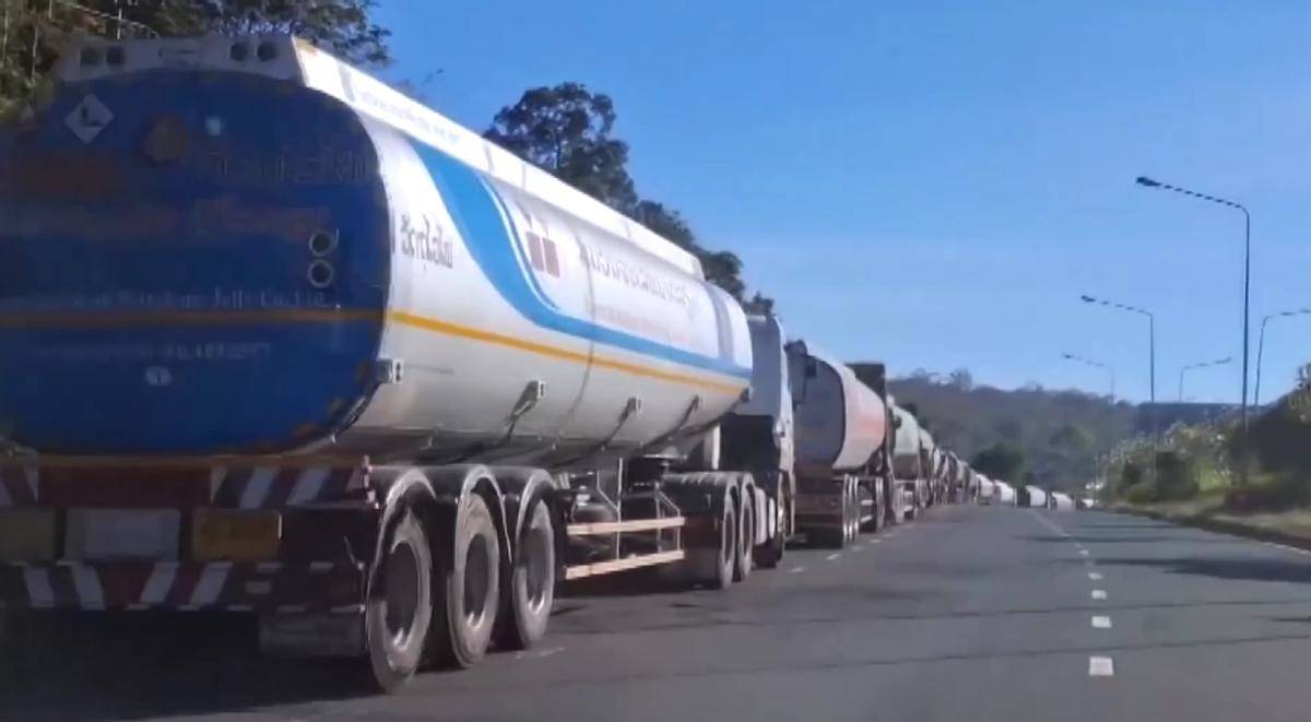 老挝上万大军集结边境?泰柬激战正酣,“突然下场”是准备帮谁?