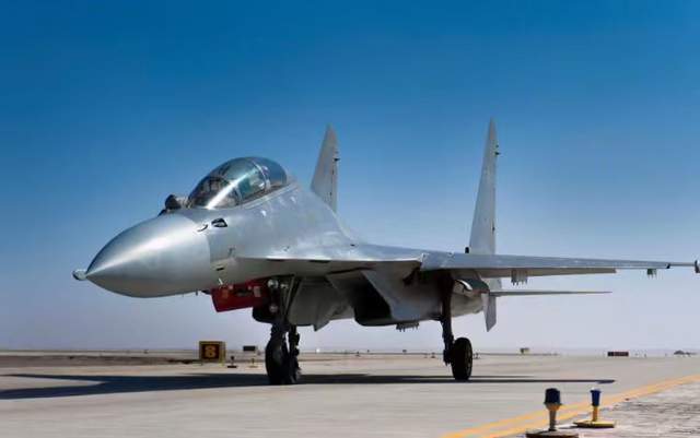 官宣歼-20S能对地攻击、反舰和电子战、它的“肚子”够大吗?