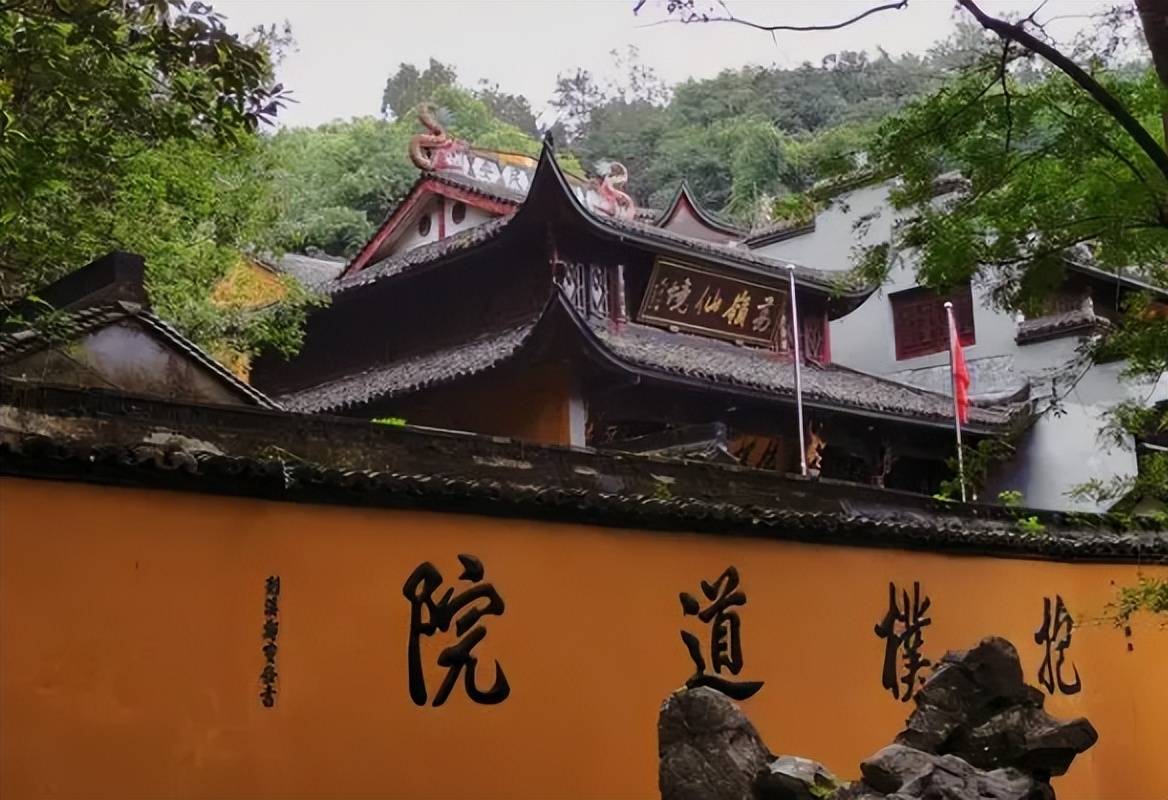 安徽美女道士胡千慧被捕：精通胡媚术，九名男徒弟揭露其罪行