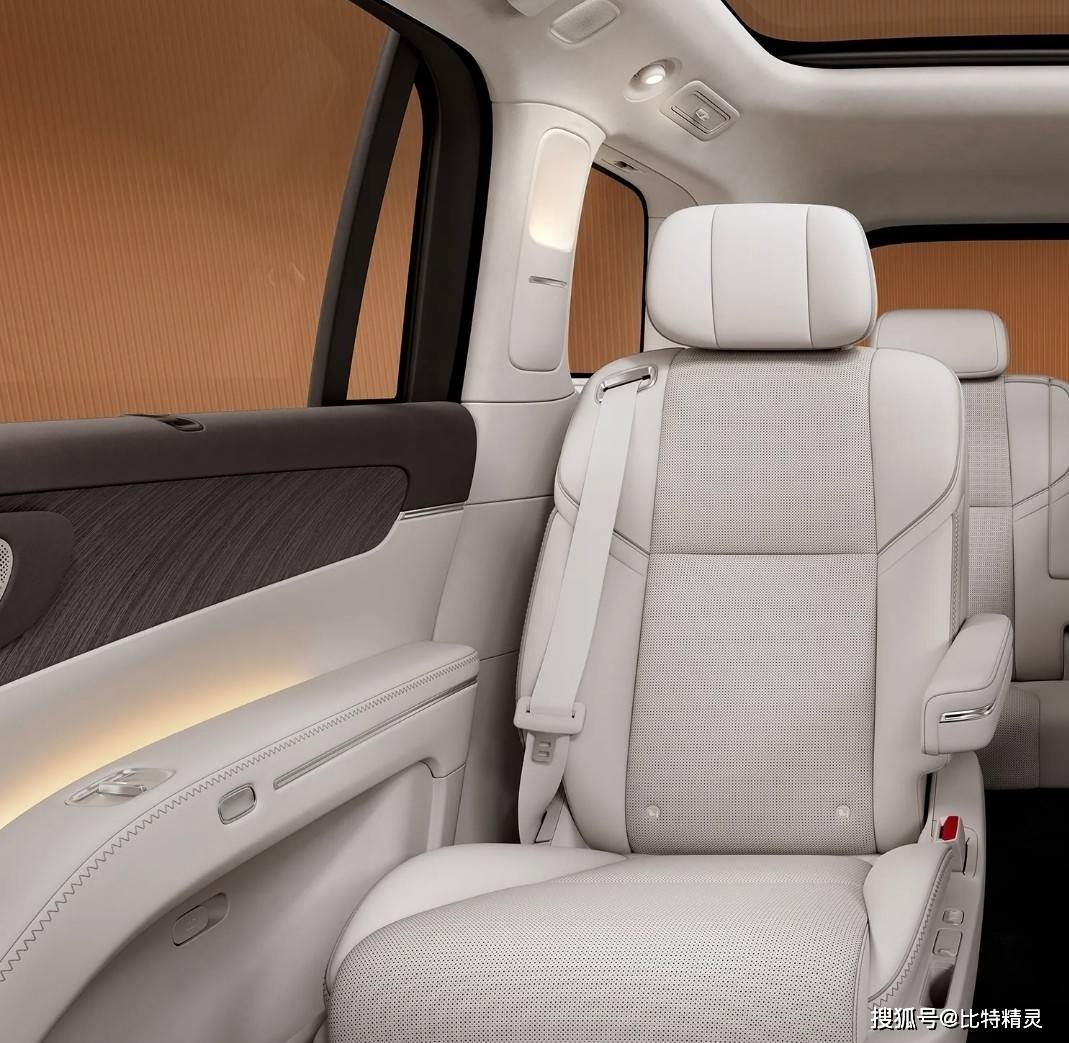 zoty中欧零跑D19内饰曝光！ 30万的车竟配50万级豪华座舱第二排座椅设计引热议价格成最终谜底！