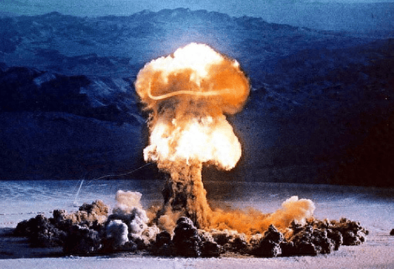 硬抗42天,日本走出了危险一步!中方8个字警告,高市早苗听好了