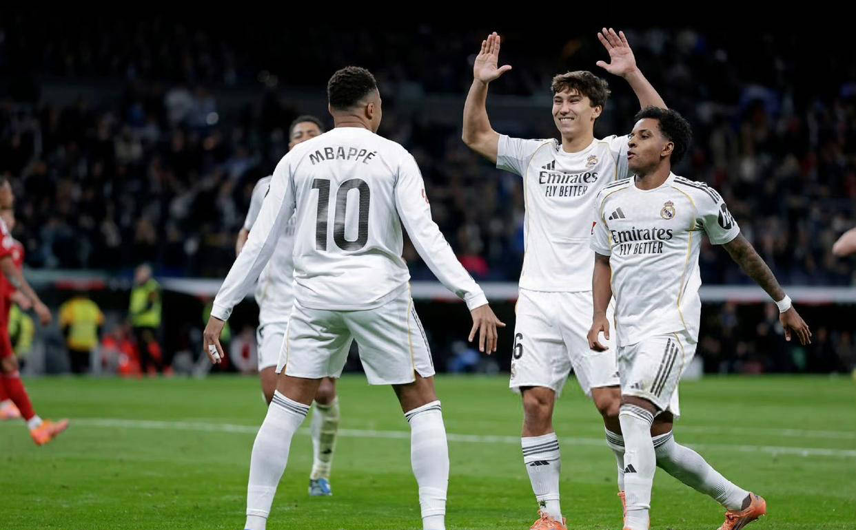 “超级射手称雄西甲单赛季59球追平C罗纪录