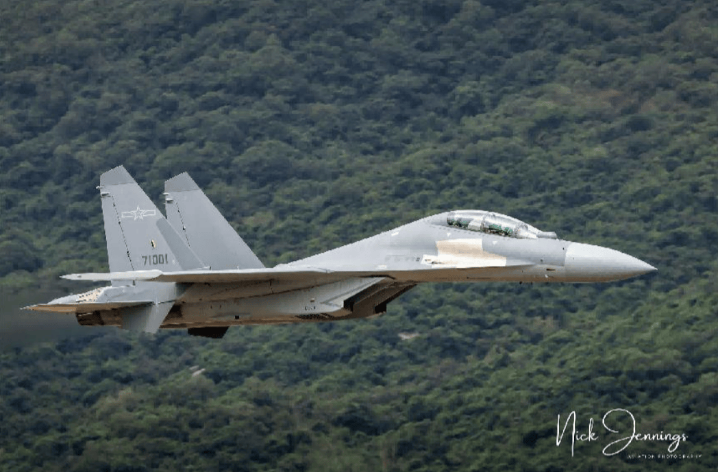 央视“泄露天机”：空军8架歼-16打6架阵风！网友称“杀鸡用牛刀”