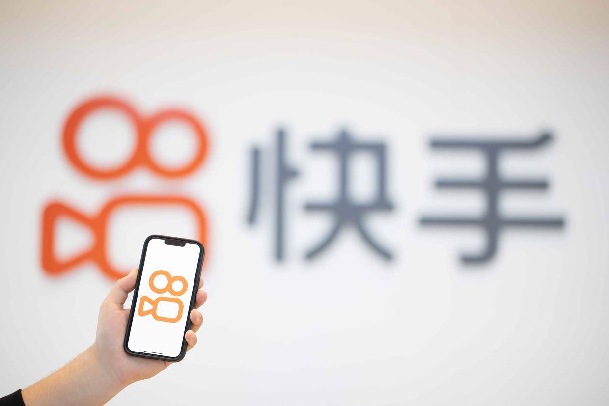 快手直播间突发涉黄内容，用户举报界面拥堵失灵截图