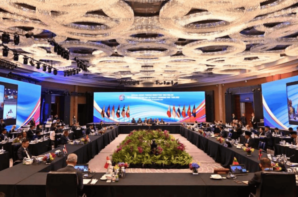 柬埔寨一仗被打出原形，不仅军队畏战怕战，谈判代表更怕有去无回