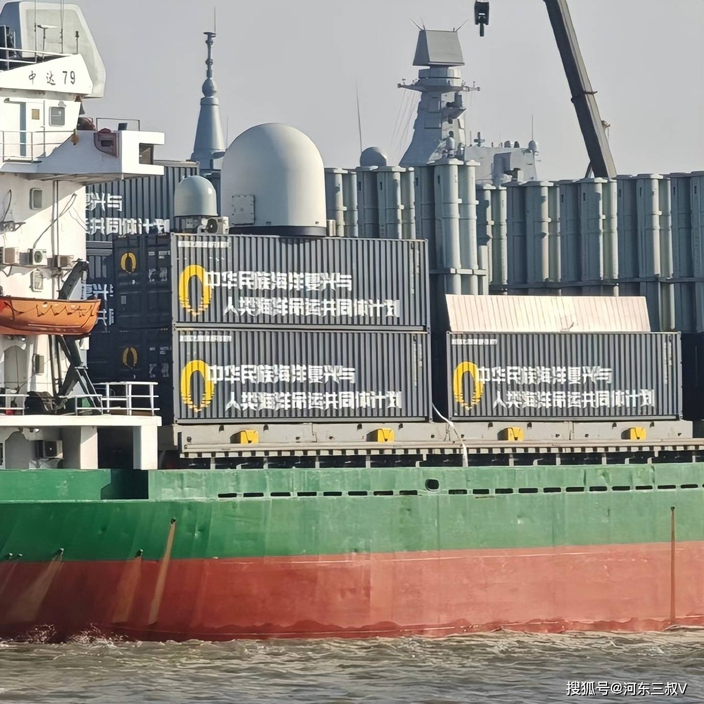 中国神秘货轮亮相，集装箱配导弹，战时可以轻松改装上百艘