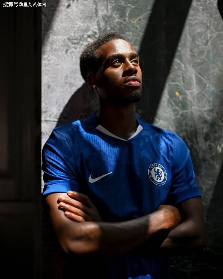 原创             一日英超动向：曼城力压阿森纳成夺冠第一热门，BIG6抢19岁新人