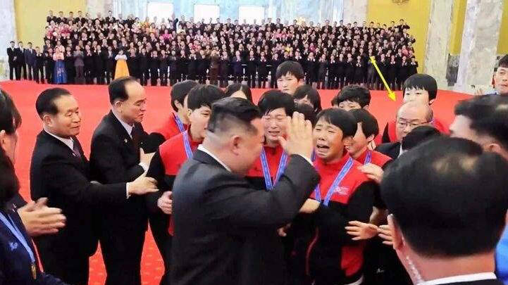 “朝鲜冠军女足获国家盛大接见激动庆祝平世界