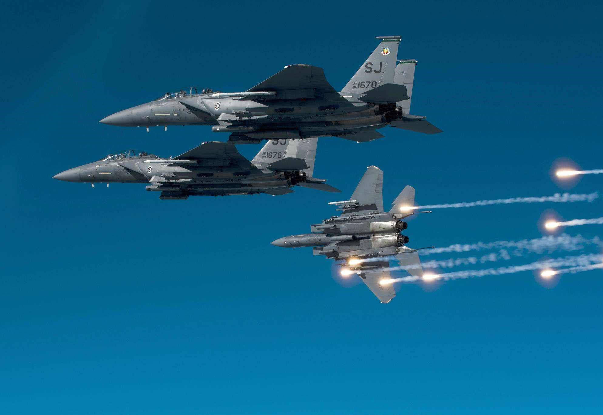 战斗凌晨打响!防空部队刚接到战斗令:数十个军事目标就被战机摧毁