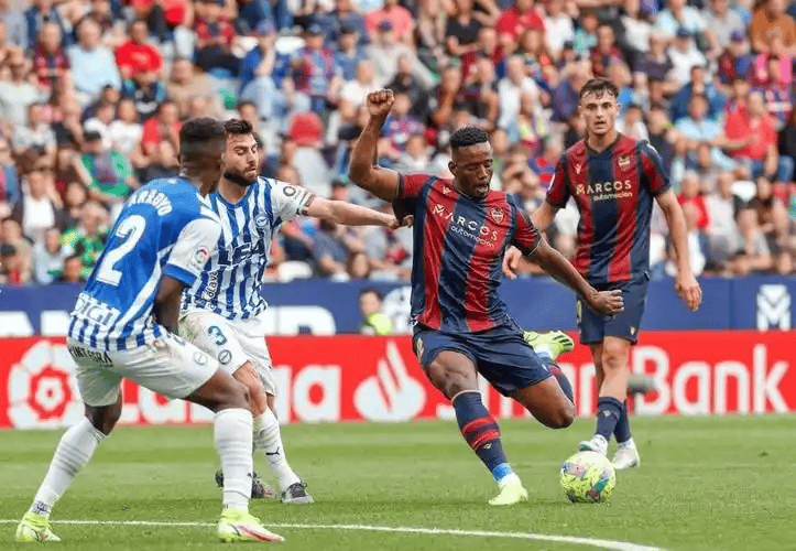 周日006西甲：塞维利亚VS莱万特 排名差距下的主场保级抢分战西班牙足球甲级联赛