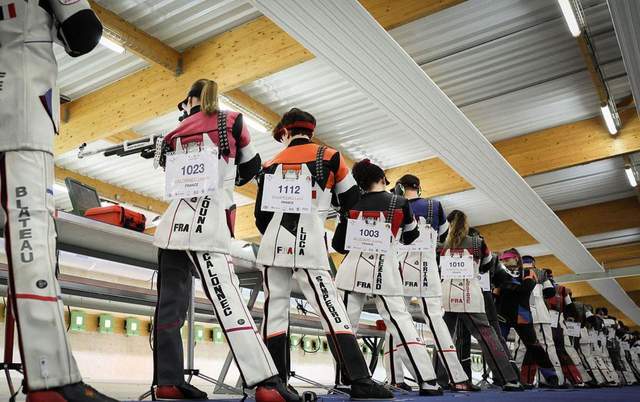 射击训练私运兵器获刑十年奥运冠军杨倩恩师：那是体育东西配件