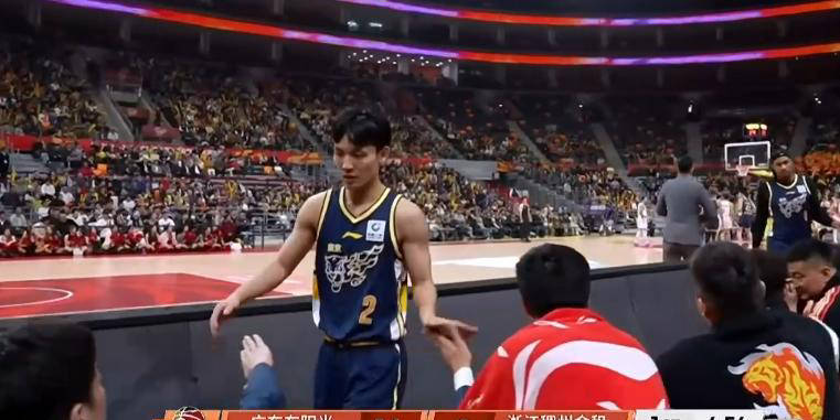 徐杰奎因复出状态出色CBA盘口与数据深度__今日CBA盘口分析·大小分策略·球队档案胡明轩迎来回暖广东男篮力压联盟劲旅浙江
