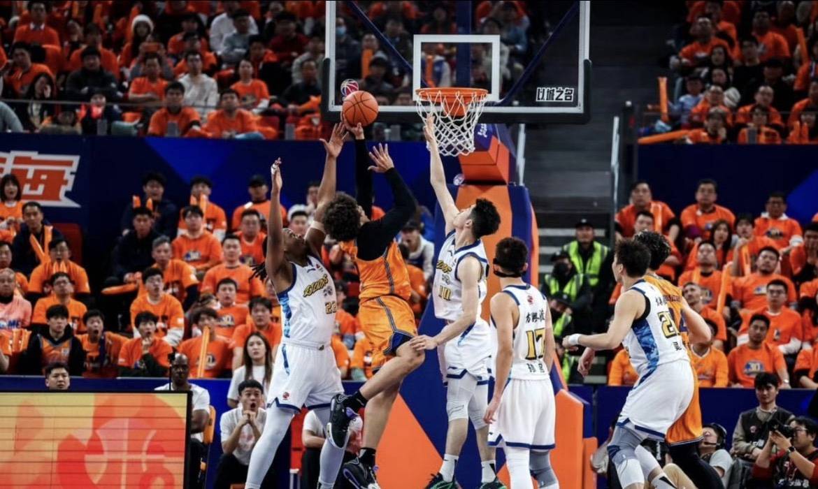 CBA盘口与数据深度__今日CBA盘口分析·大小分策略·球队档案冷门夜！积分榜大洗牌：上海队首次登顶 广厦惨败 广东遭绝杀