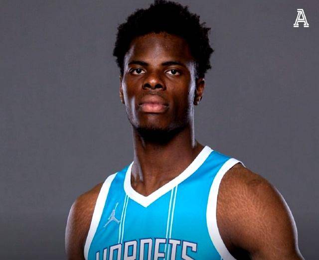 欧洲篮球联赛中文网__赛程比分+球队资讯+盘口分析历史第一人啊！31号秀退出NBA加盟NCAA！为何还能这样？