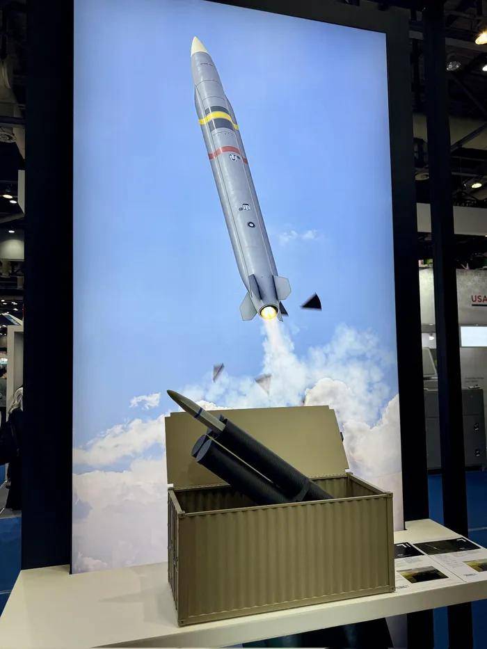 外媒曝光：上海江边惊现中国“武装货船”？60个垂发导弹、雷达近防炮全都有