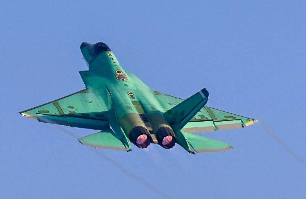 量产版歼-35“绿皮机”新年首飞，涡扇-19航发就位，福建舰甲板已现舰载机？