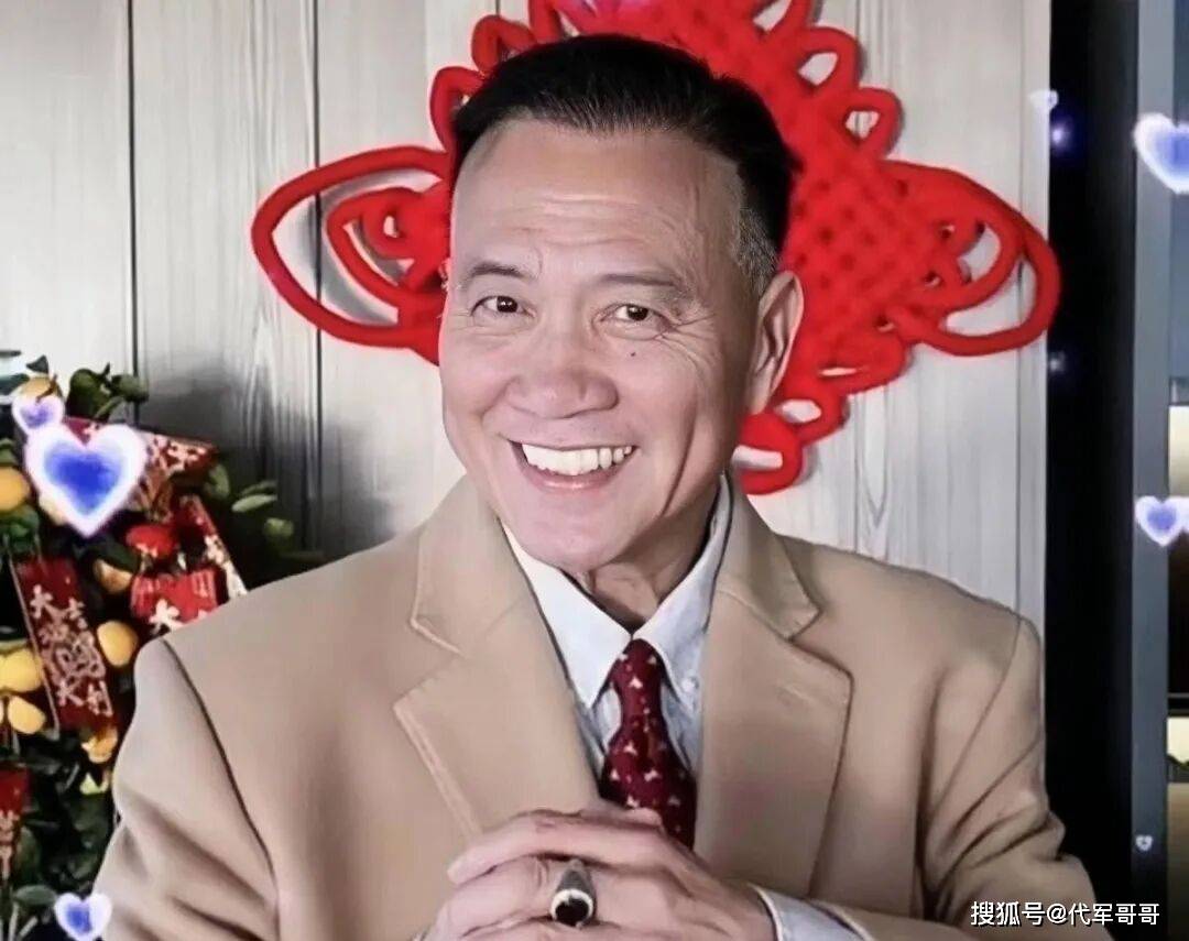 68岁万梓良近况曝光！商演台上腿抖如筛糠，仍坚守17年助学湘西