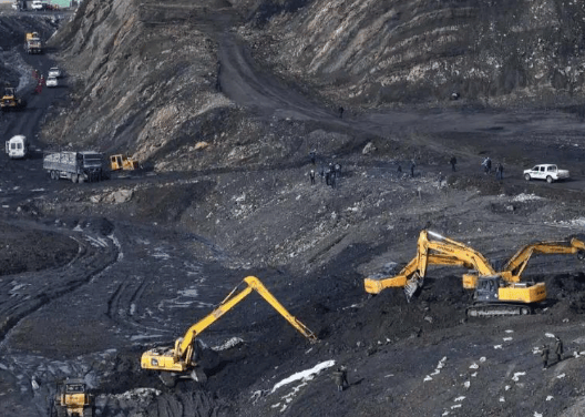 高市早苗豪赌失败！看到中国对日反击的战略决心，日本内部的动摇情绪迅速蔓延