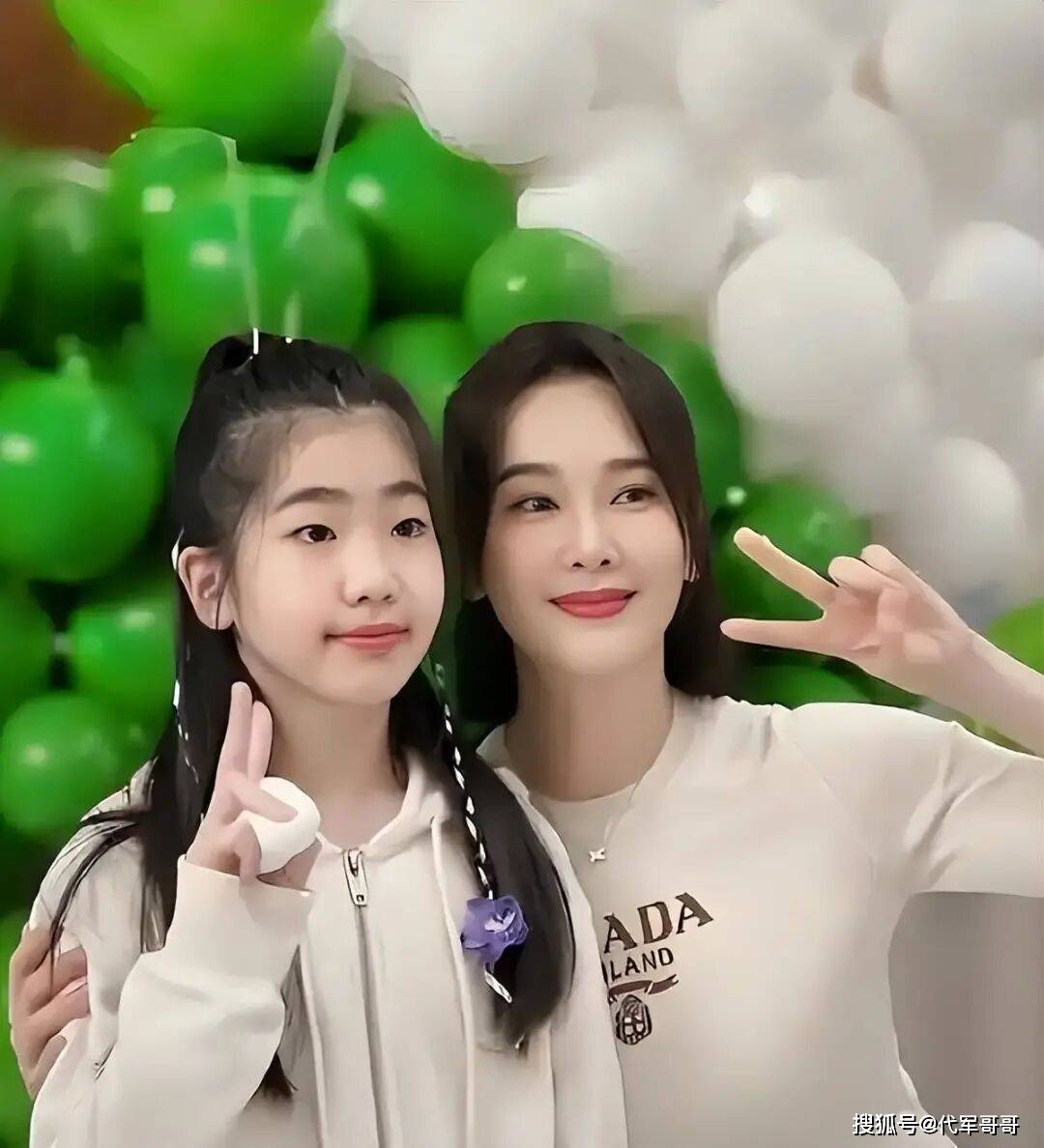 48岁左小青近况曝光!曾嫁给大20岁富商,离婚后与女儿相依为命