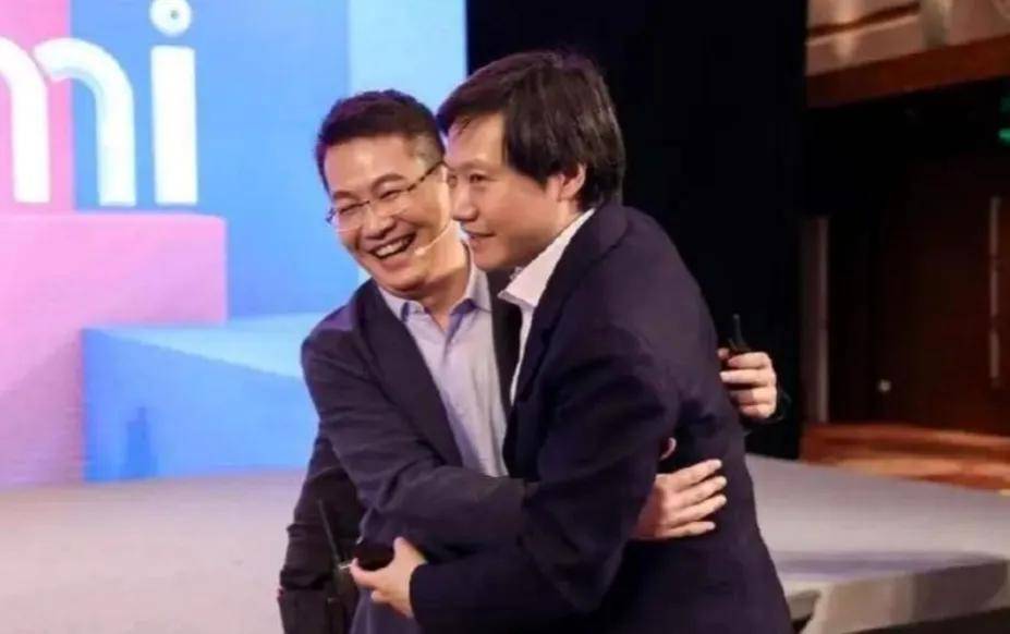 原创 雷军转发“诅咒”帖!卢伟冰离职?小米为啥热搜不断?