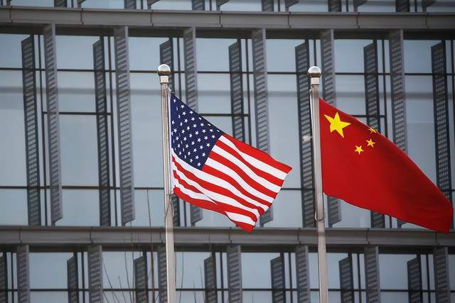 美截俄油轮前，中国 “集装箱战舰” 突然亮相！巧合？没那么简单