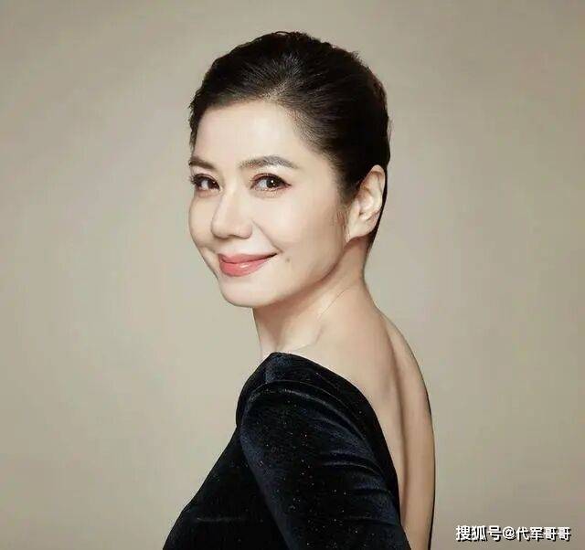 65岁钟楚红近况曝光！老公去世18年未再嫁，一个人孤苦伶仃生活