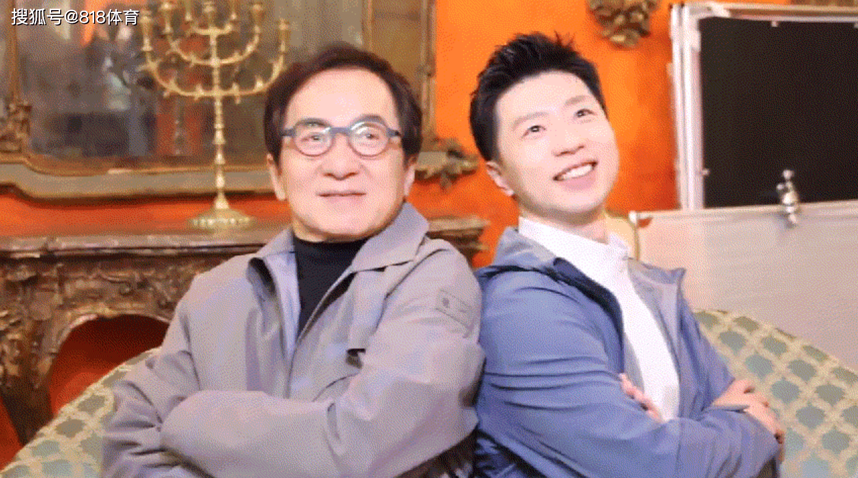 排面!成龙马龙米兰时装周相聚龙队赠送签名球拍大哥回赠最新自传米兰体育- 体育官方网站 世界杯官方指定投注平台