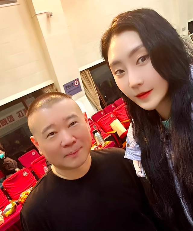 郭德纲正式升级做公公！“儿子”陶阳下个月大婚，儿媳模样俊俏