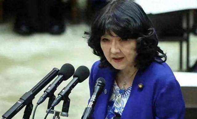 中方收拾日本毫不手软，特朗普给高市撑腰，对全体盟友下了死命令