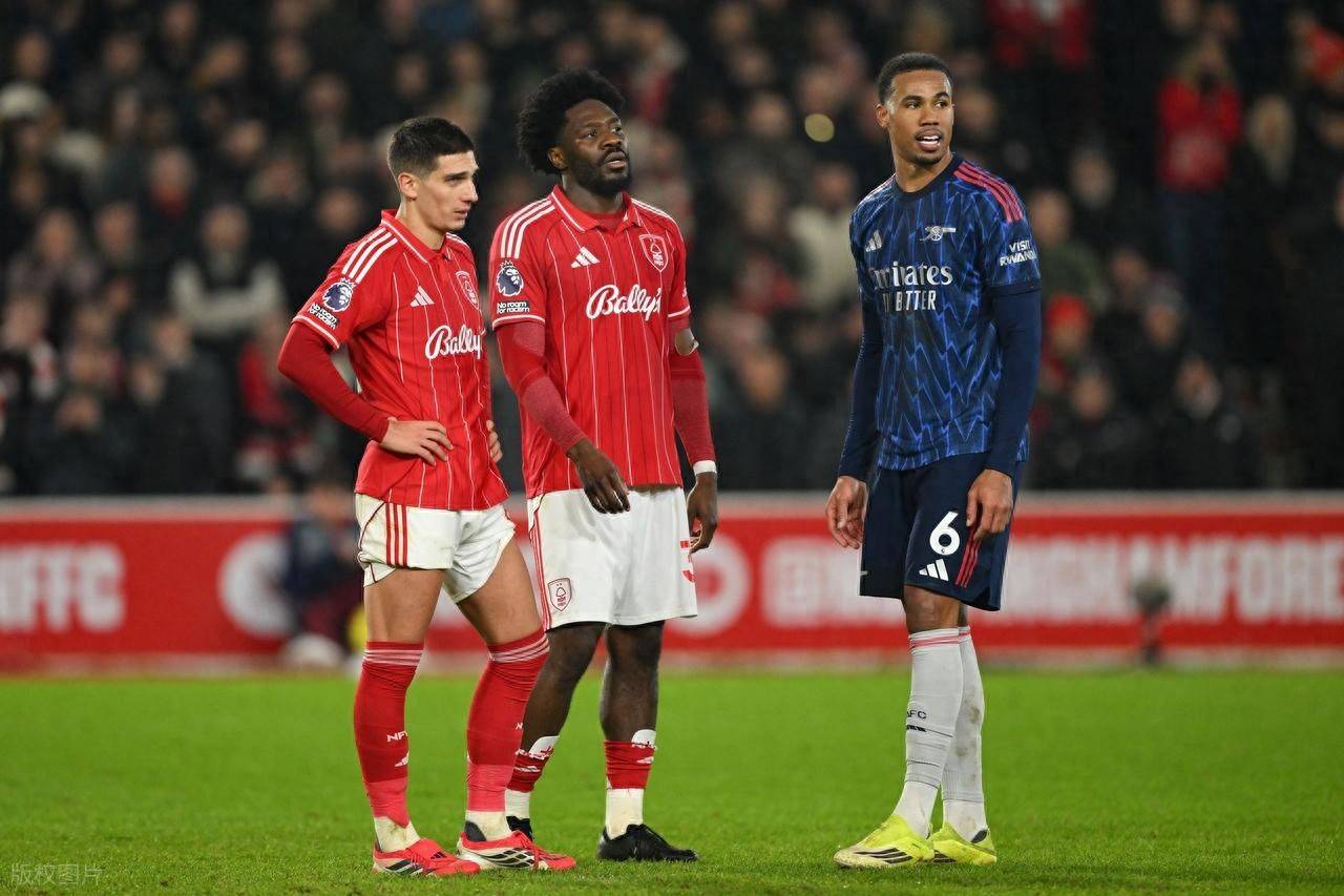 英超联赛免费高清直播+实时赛程+积分预测（2025赛季全覆盖）随着维拉0-1埃弗顿狼队0-0纽卡英超最新积分榜出炉！枪手领跑