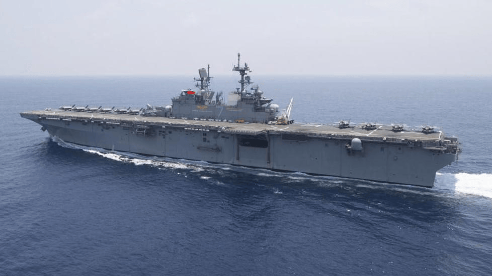 5:1！美媒：055已经没有对手了，中国称霸海上！两栖攻击舰将在2030年超越美国