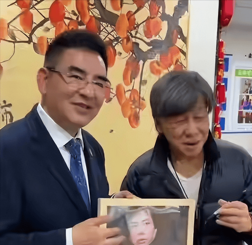 陈光标真敢说!他曝梁小龙是被身边人累垮的,早就劝过可惜没听劝,人走了账号还在卖货