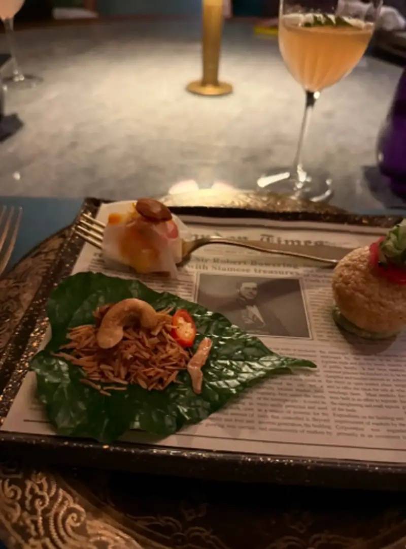 胡可14岁儿子晒留学生活，住60平套房有两面墙衣柜，吃火鸡面解馋