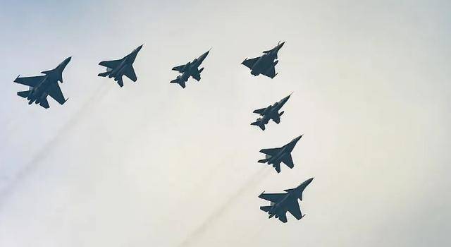 当着欧盟面，印度阅兵展示“摧毁歼10C”，花样庆祝“5·7大捷”