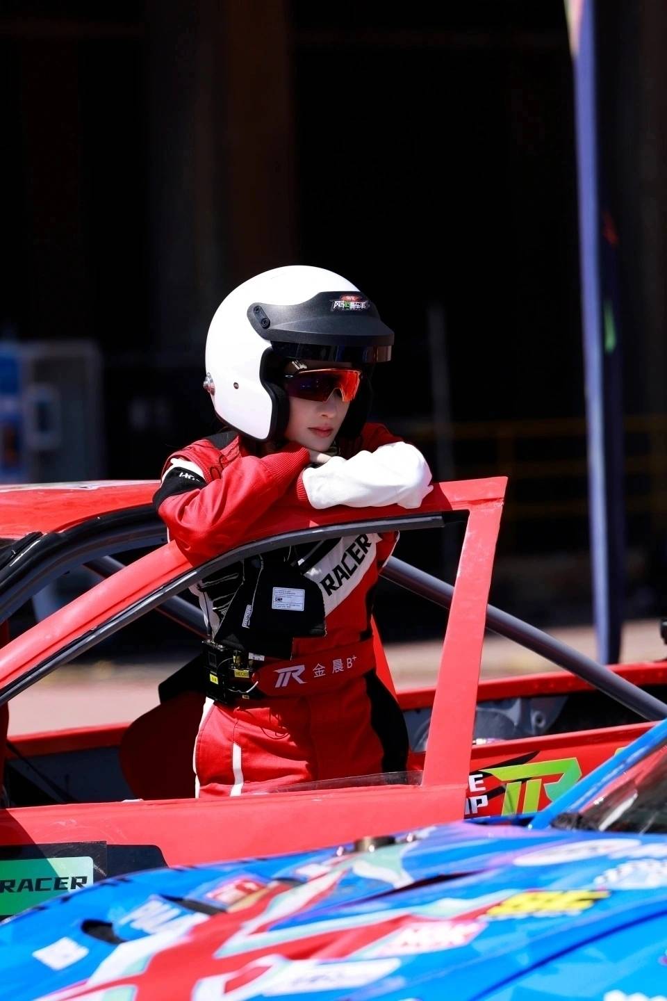 金晨肇事逃逸现场曝光!女助理顶包画面被拍,和狗仔讨价还价没谈拢,没有任何公关机会了!!