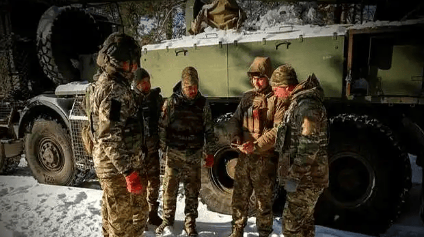 俄军“蜗牛战术”显奇效：每天300米推进，却让乌军防线土崩瓦解