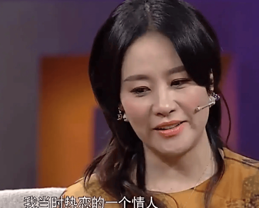 60岁邬君梅自曝丈夫已去世，试管9次失败，去年12月带养子露面！