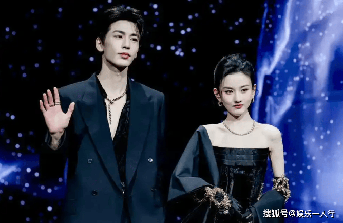 微博之夜乱成一锅粥！有人秀春色、有人出洋相，为抢镜全拼了，肖战4亿票换12空座