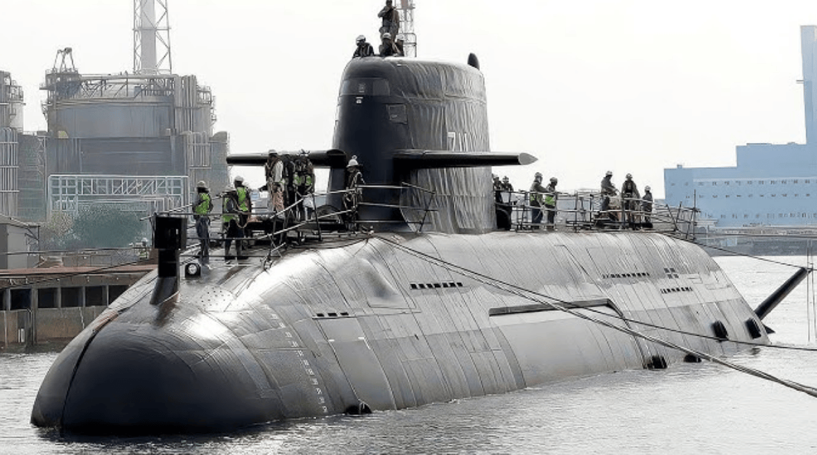 台岛自制潜艇“海鲲”号首次潜航，价高低能，岛内直呼“钱水艇”