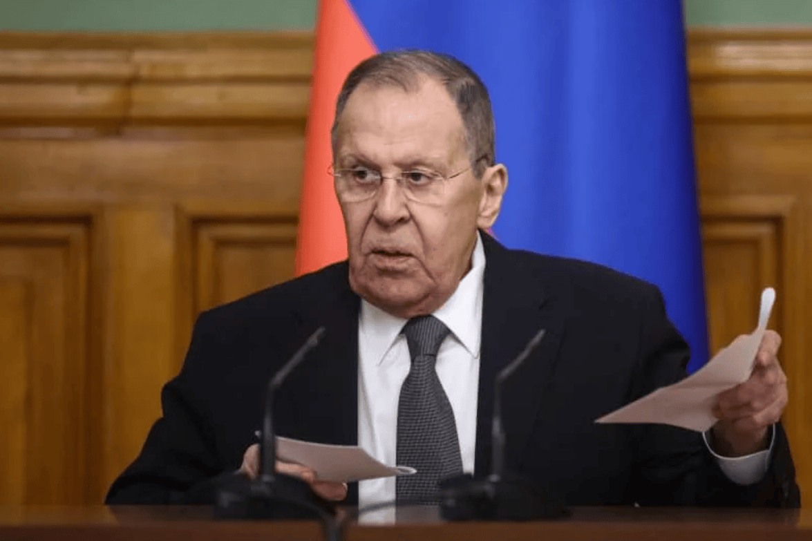 阿拉斯加会谈未落实，拉夫罗夫批美方反复，俄乌和平遥不可及