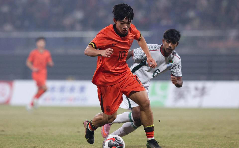 董CBA盘口与数据深度__今日CBA盘口分析·大小分策略·球队档案路确认！16岁国足