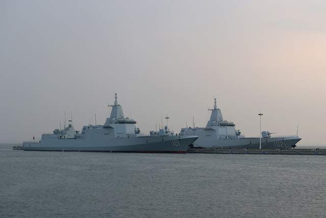 美军真想在中东动手，055大驱现身伊朗家门口？这场军演信号不简单