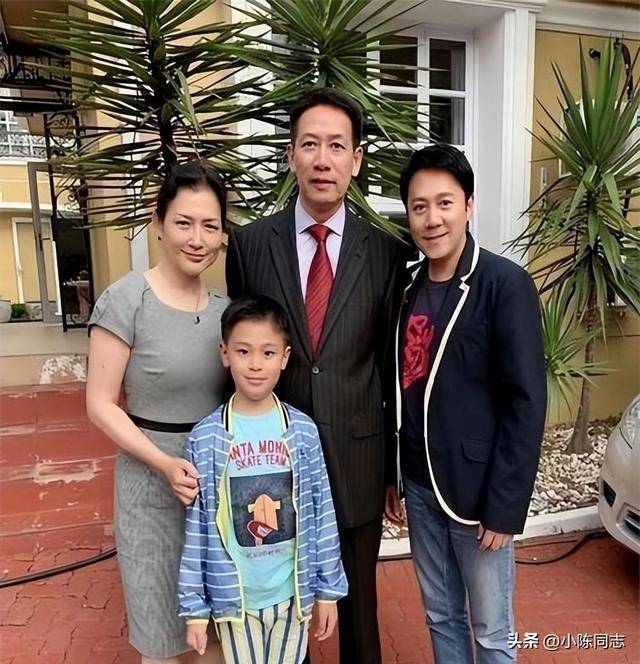 原来她是蔡国庆的妻子，漂亮有钱还不爱露面，生的俩儿子也很优秀